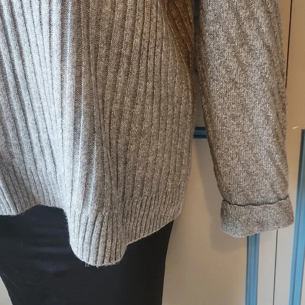 Simply Vera Wang Women’s Gray Asymmetrical Sweater - Picture 8 of 13